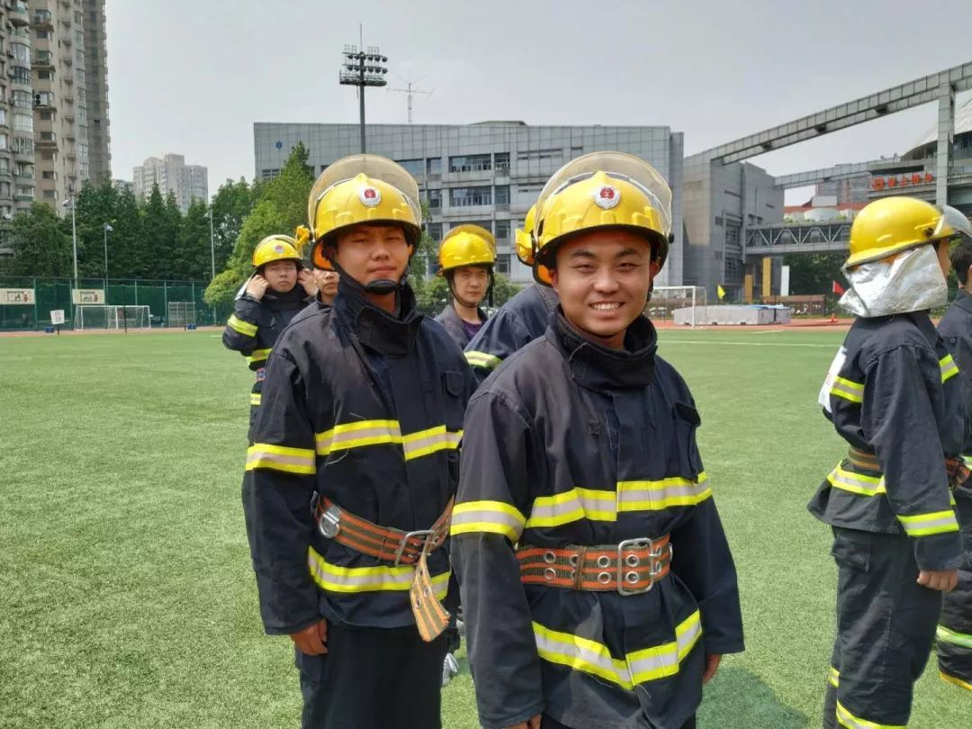 乐鱼电竞-观众志愿者：幕后英雄默默守护比赛的简单介绍