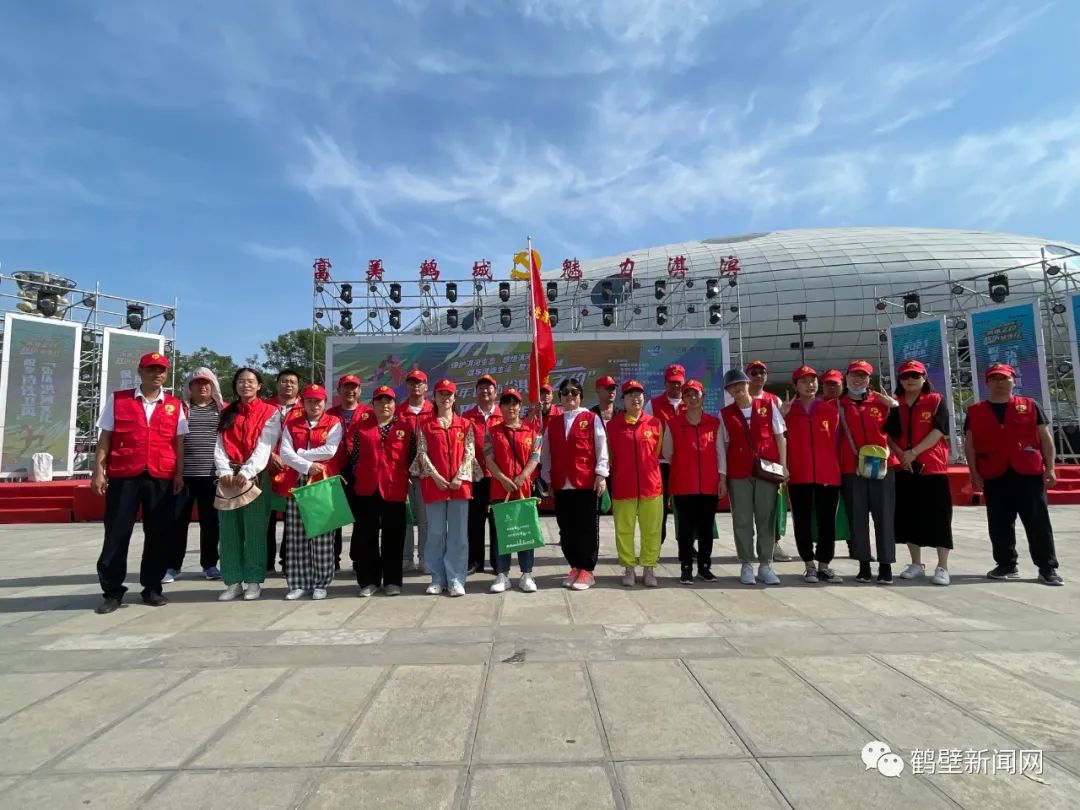 观众志愿者：幕后英雄默默守护比赛的简单介绍