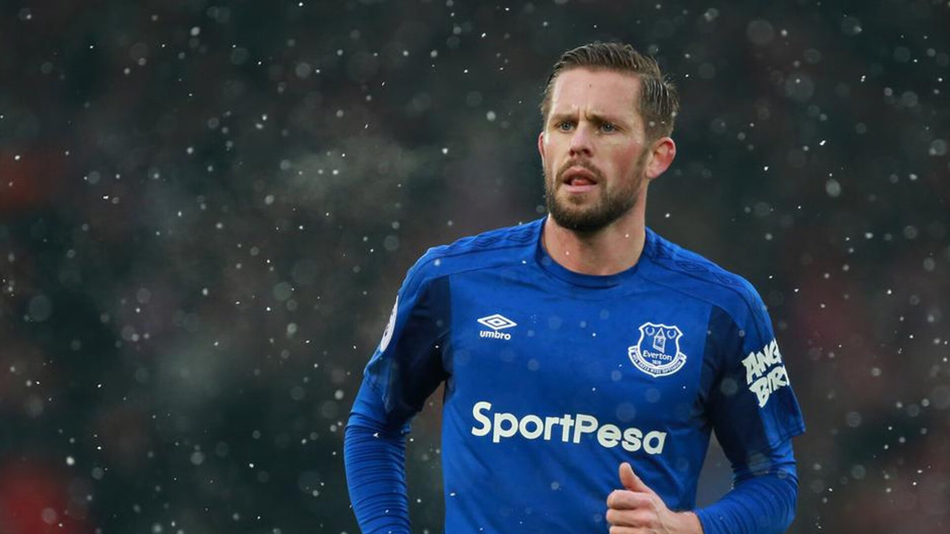 “德国足球火药味十足，争冠局势日益激烈”，德国足球强大