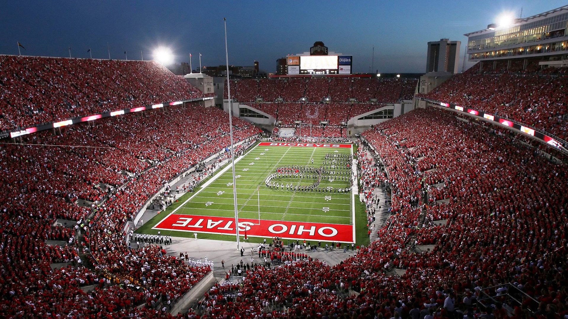 迷人的欧冠文化，全球球迷共襄盛举，欧冠球迷冲进球场